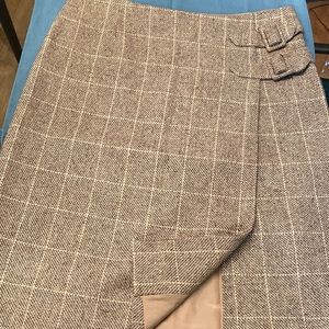 Valentino size 12 wrap appearing side zip classic skirt